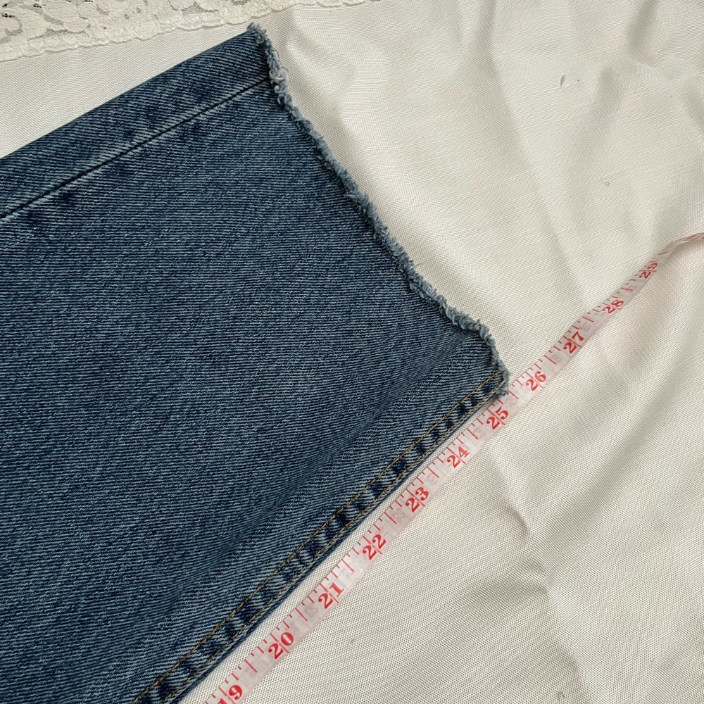 Vintage Medium Wash Women’s Levi’s 501 | Made in the USA | Authentic 90s Levi’s - Picture 5 of 7